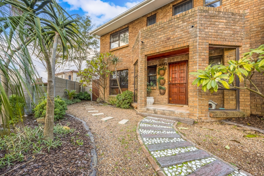 6 Bedroom Property for Sale in Brackenfell South Western Cape